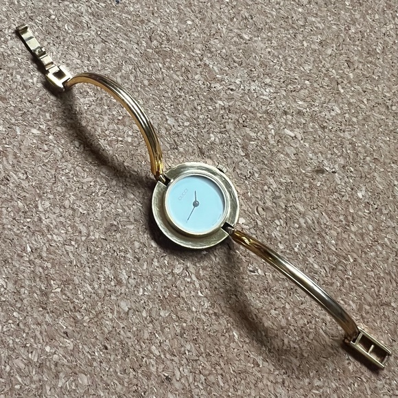 Vintage Gucci Women’s Bangle Watch with Interchangeable Blue Bezel – Swiss Made - Picture 10 of 12